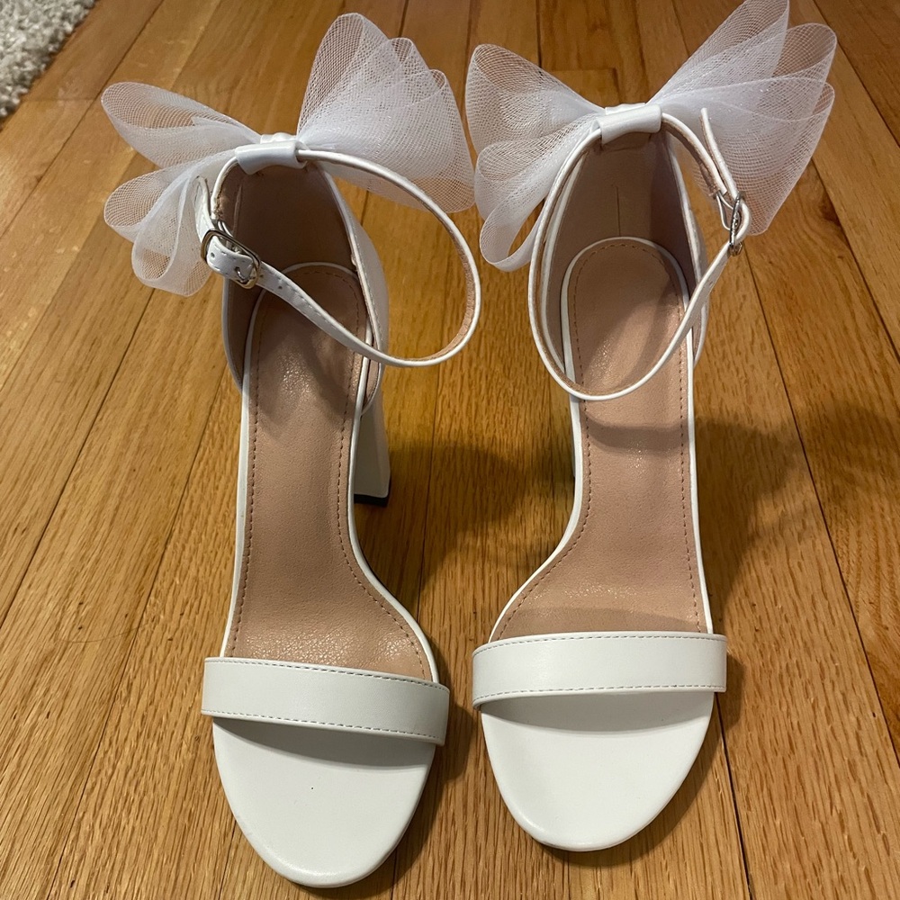 White heels with bow